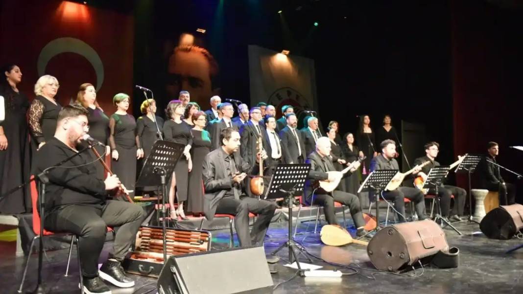 Antalya’da 40 Kişilik Koro Öğretmenler İçin Söyledi 4